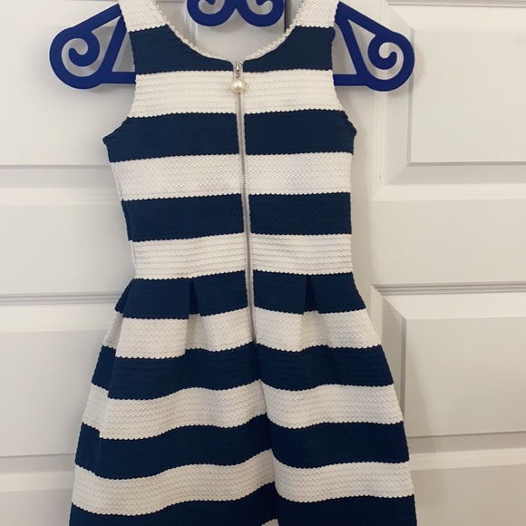 Girls size 8 formal dress - Picture 2 of 2